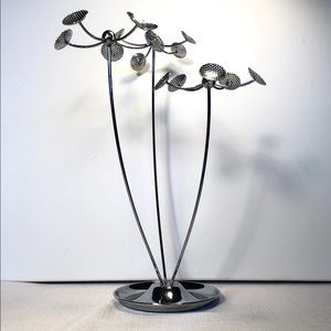 Umbra jewelry stand in silver